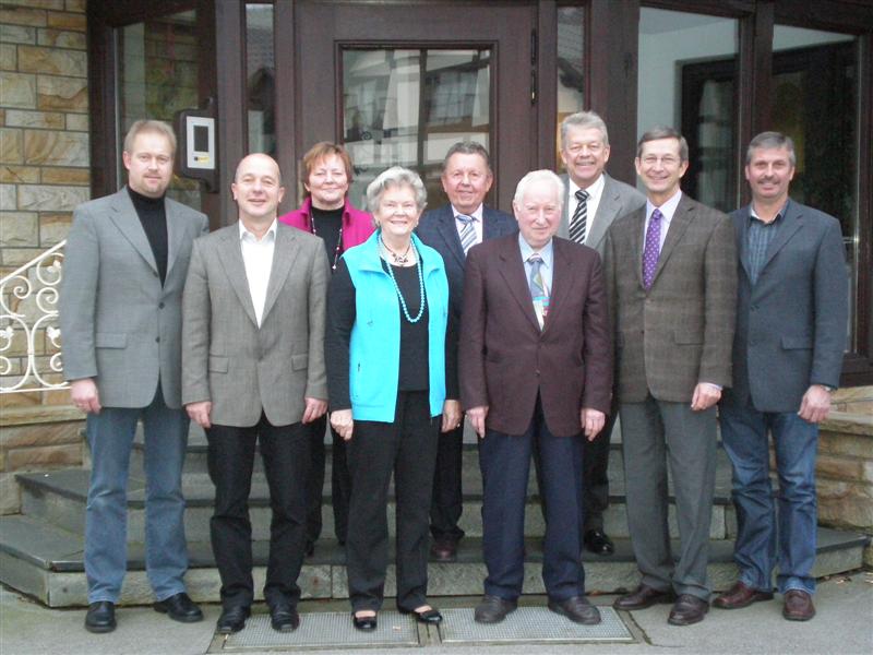 v.l.: Gemeindeverbandsvorsitzender Michael Jürgens, Bürgermeister Gerd Rybak, Fraktionsvorsitzende Monika Lösche, Hildegard Hüsener, Hans Niemann, Willi Bohne, Hans-Henning Köchy, Bürgermeister a.D. Ekkehardt Stauss, Reinhard Holle. v.l.: Gemeindeverbandsvorsitzender Michael Jürgens, Bürgermeister Gerd Rybak, Fraktionsvorsitzende Monika Lösche, Hildegard Hüsener, Hans Niemann, Willi Bohne, Hans-Henning Köchy, Bürgermeister a.D. Ekkehardt Stauss, Reinhard Holle.