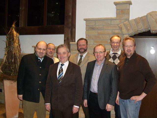 v. l.: Staatssekretär Steffen Kampeter, Bürgermeister Gerd Rybak, Landtagsabgeordneter Friedhelm Ortgies, Bürgermeister Heinrich Vieker, Stadtverbandsvorsitzender Hermann Seeker, Stadtverbandsvorsitzender Detlef Beckschewe, Gemeindeverbandsvorsitzender Mi v. l.: Staatssekretär Steffen Kampeter, Bürgermeister Gerd Rybak, Landtagsabgeordneter Friedhelm Ortgies, Bürgermeister Heinrich Vieker, Stadtverbandsvorsitzender Hermann Seeker, Stadtverbandsvorsitzender Detlef Beckschewe, Gemeindeverbandsvorsitzender Mi